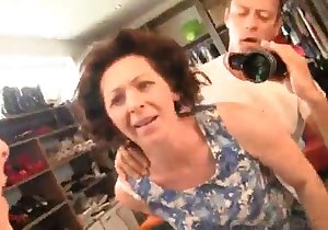 Great blowjob from a dark-haired seductress