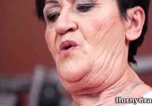 Oral sex is the hottest thing ever for this MILF